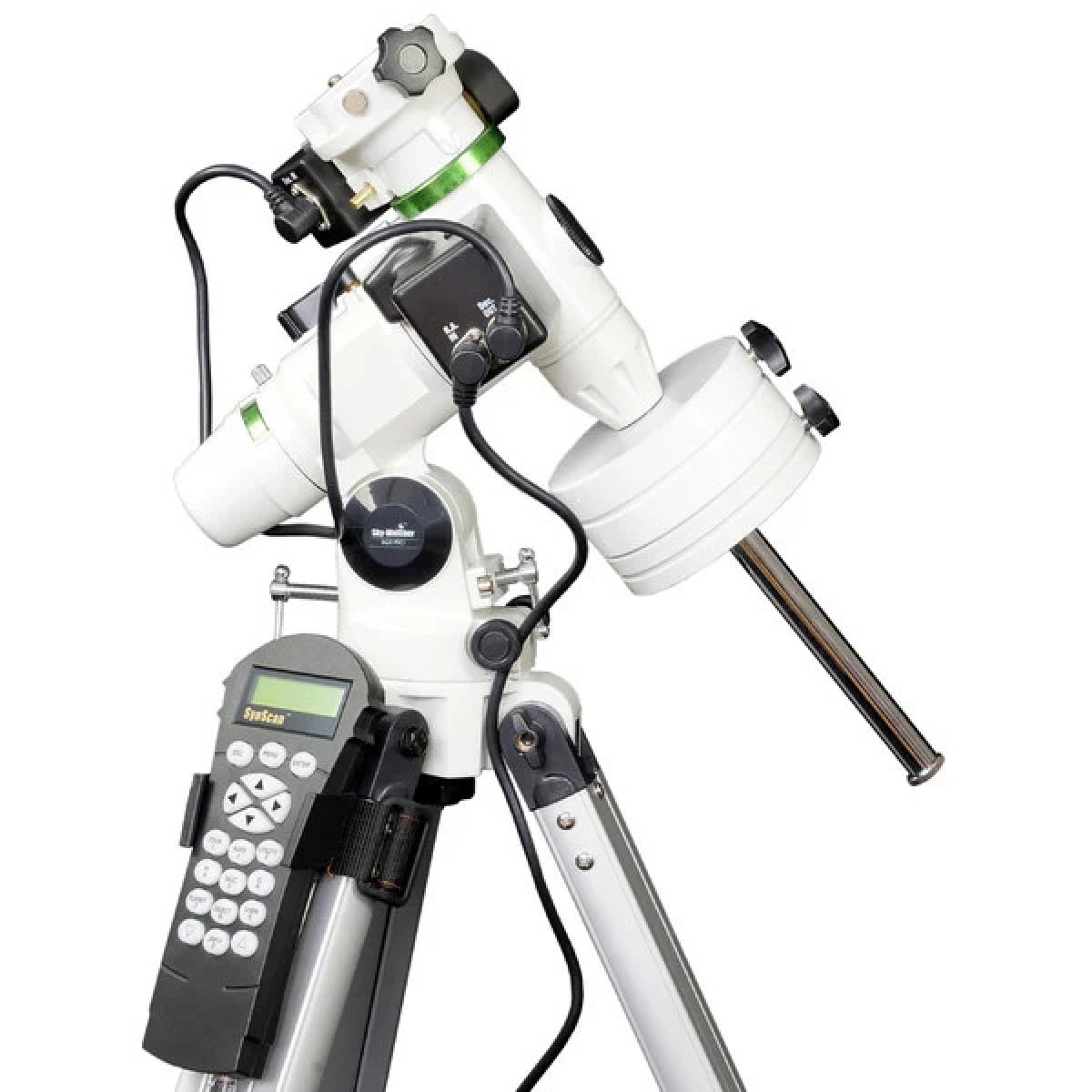 Montatura EQ3 Skywatcher SynScan computerizzata con puntamento automatico, pulsantiera SynScan ultima versione aggiornabile via web con 42.000 oggetti astronomici in memoria.