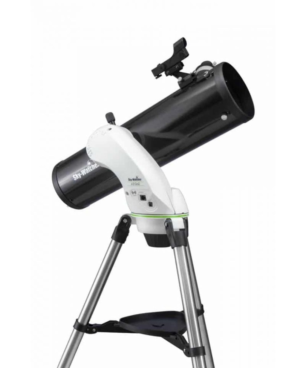 Skywatcher Newton 130/650 AZGO2, telescopio computerizzato goto newton con 130mm di apertura e 650mm di focale. Montatura monoforcella robusta con movimento e inseguimento preciso.