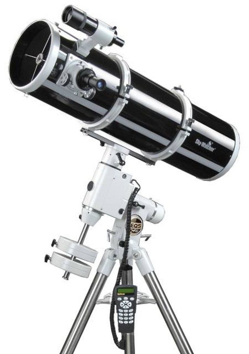 Skywatcher 200/1000 Explorer Black Diamond HEQ5 Synscan con montatura equatoriale goto con 40000 oggetti nel database ottimo per diversi utilizzi e anche per astrofotografia.